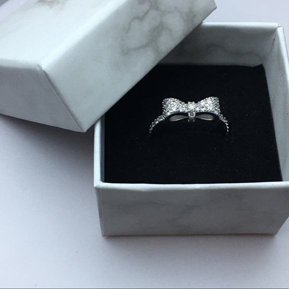 VIDEO LISTING Dainty Bow Ring - Picture 3 of 17